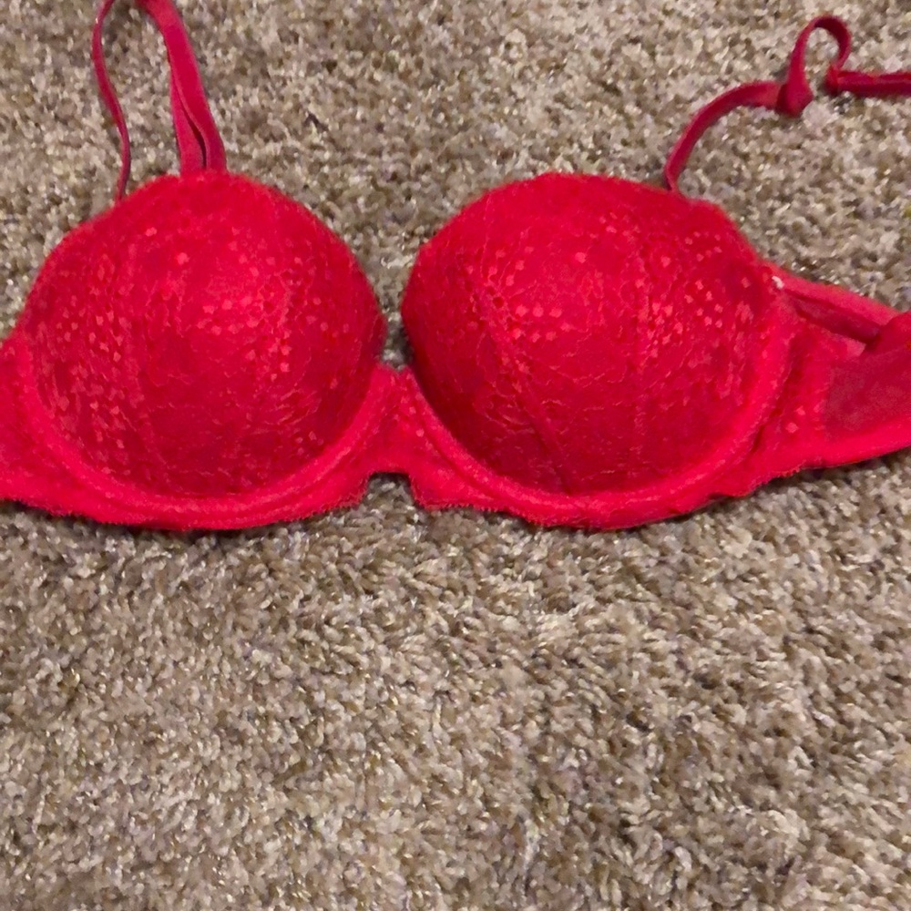 Laced  red push - up bra